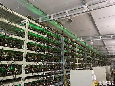 Mining farm utilizing renewable energy